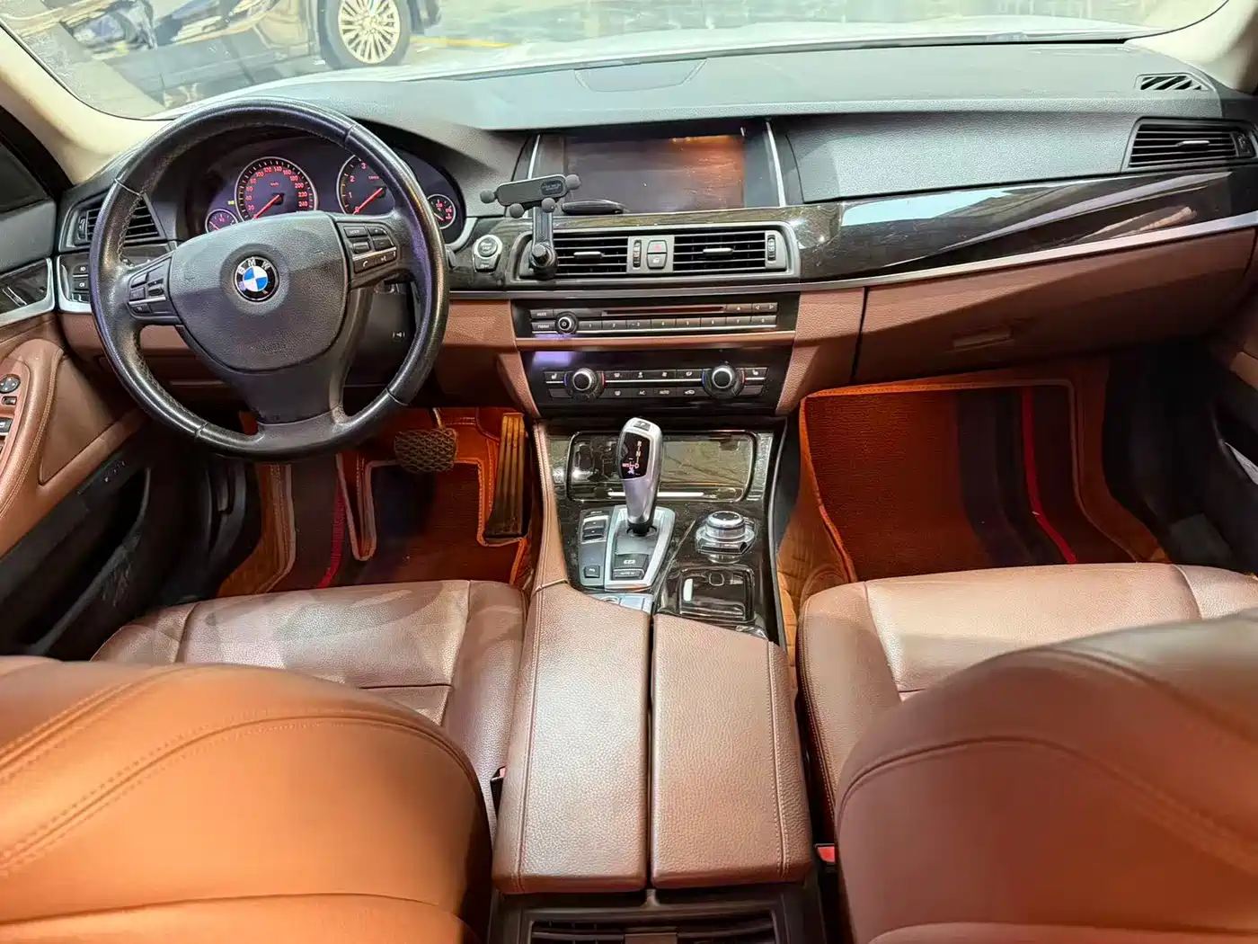 BMW 5 Series 2014 525Li Leading фото 5