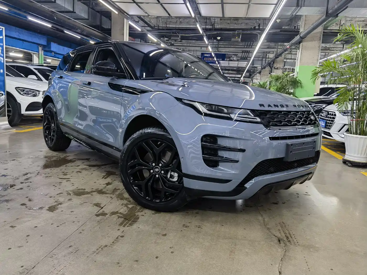 Land Rover Range Rover Evoque 2020 Model 249PS R-DYNAMIC S Gloss Black Sport Edition фото 3