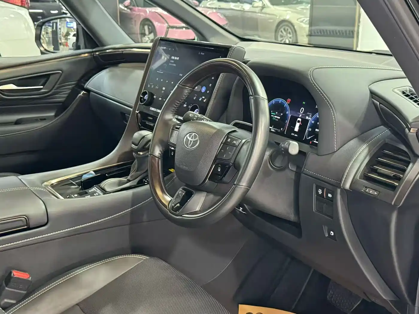 Toyota Alphard фото 5