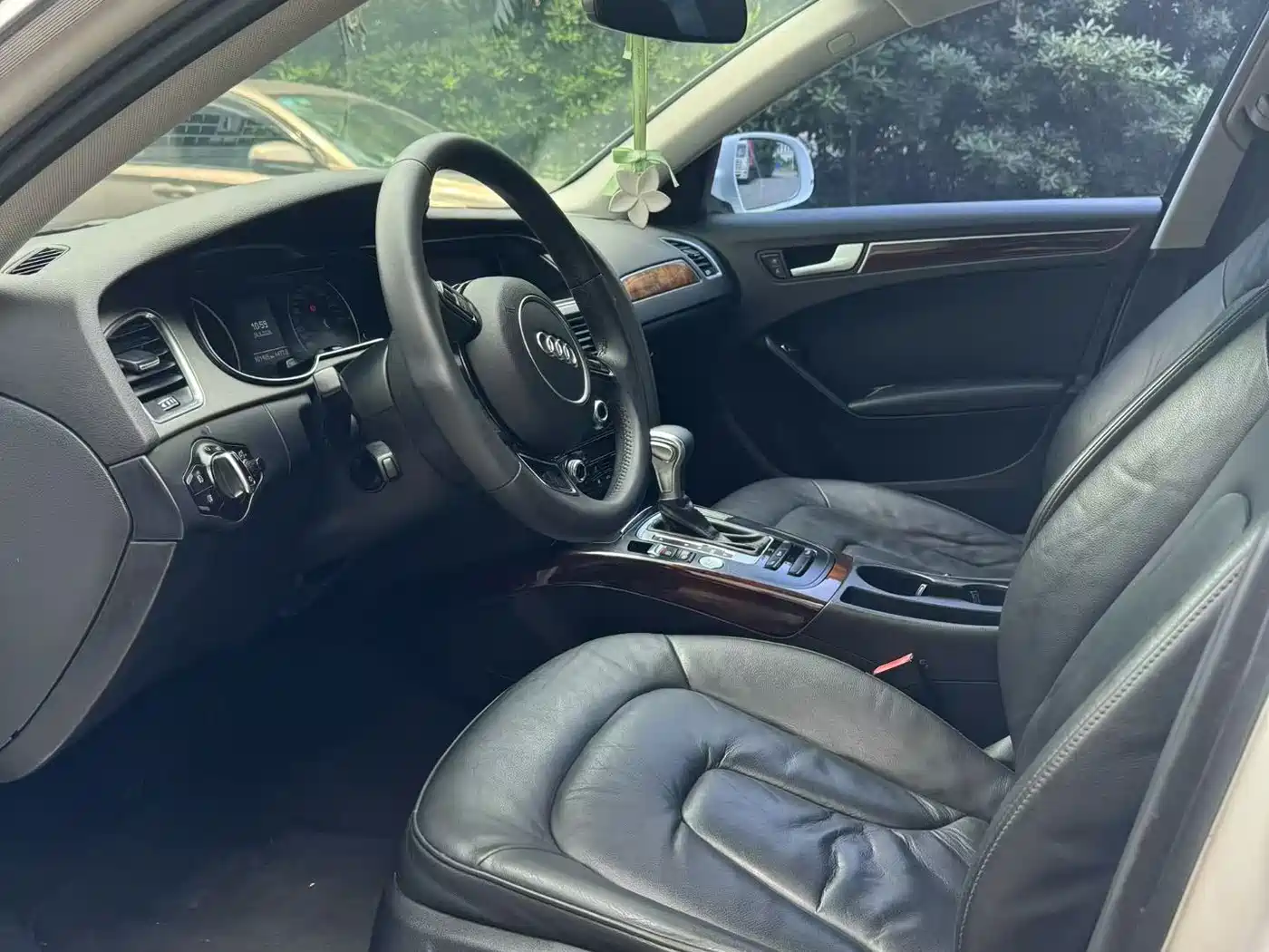 Audi A4L 2016 35 TFSI Collector's Edition S line Comfort фото 5