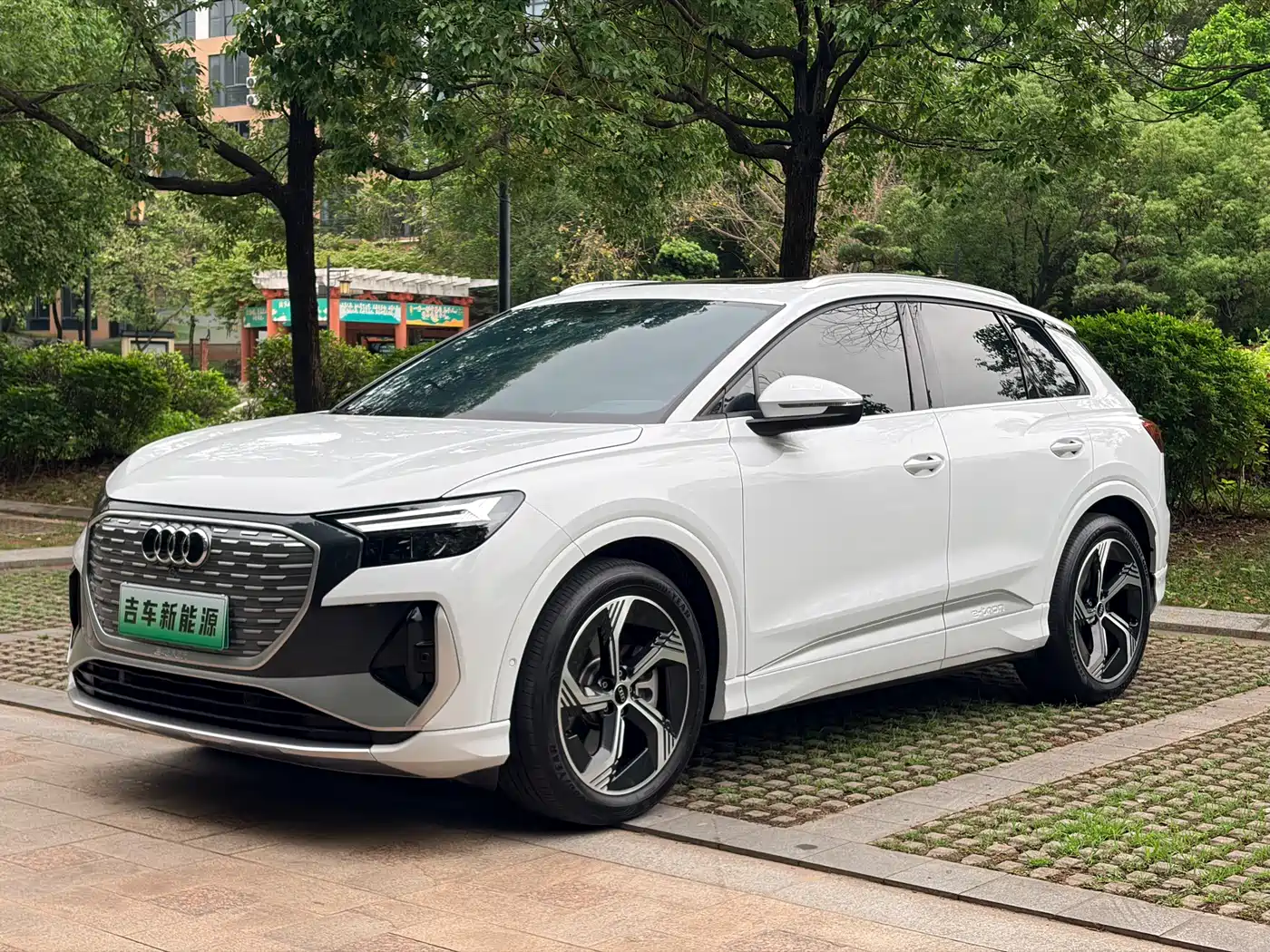 AUDI Q4 E TRON