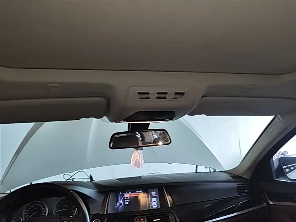 BMW 5 Series 2014 520Li Elegance фото 18