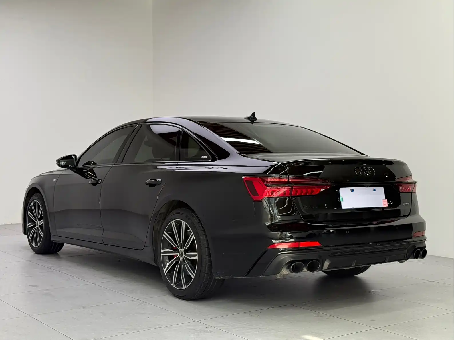 Фото 5 - Audi A6L