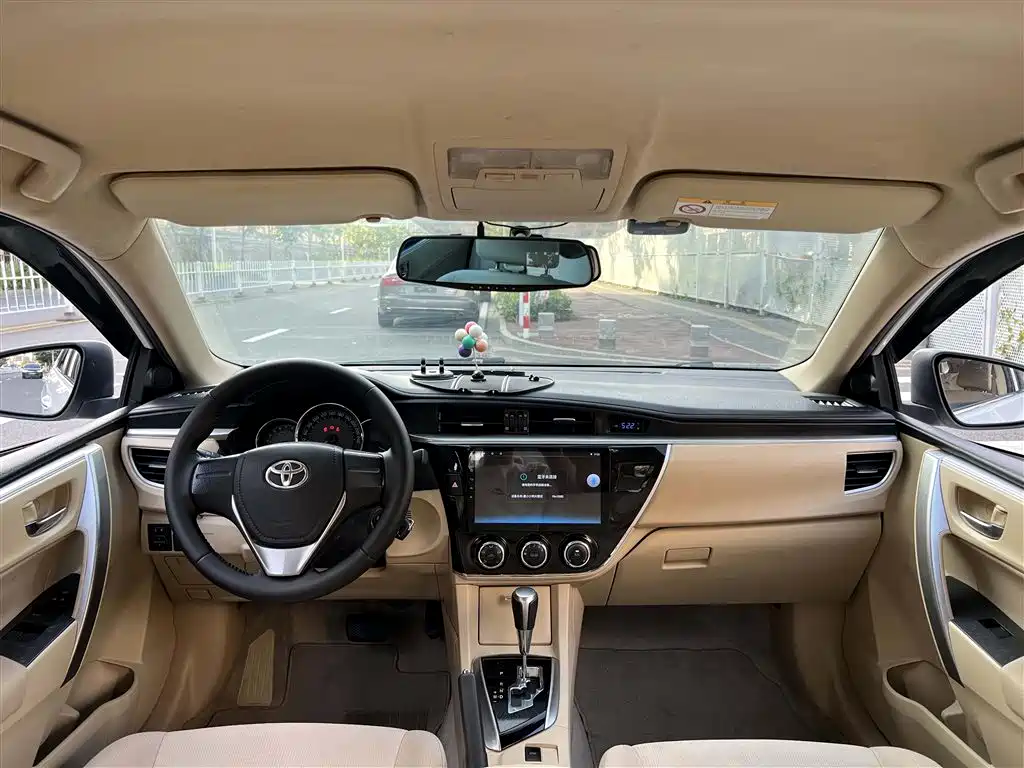 Toyota Corolla 2014 1.6L CVT GL фото 12