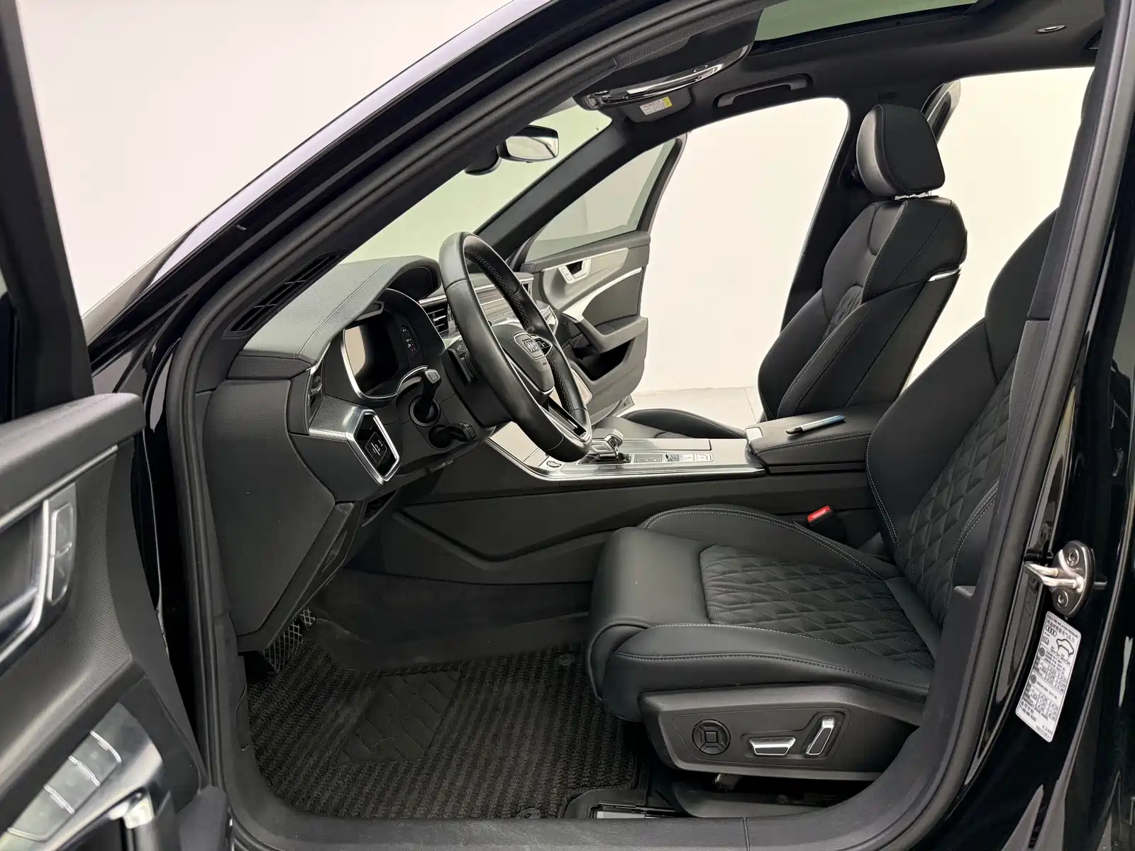 Фото 19 - Audi A6L