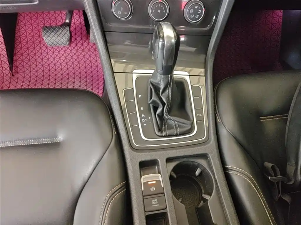 Volkswagen Golf 2017 230TSI Auto Comfort Millionth Anniversary Edition фото 14