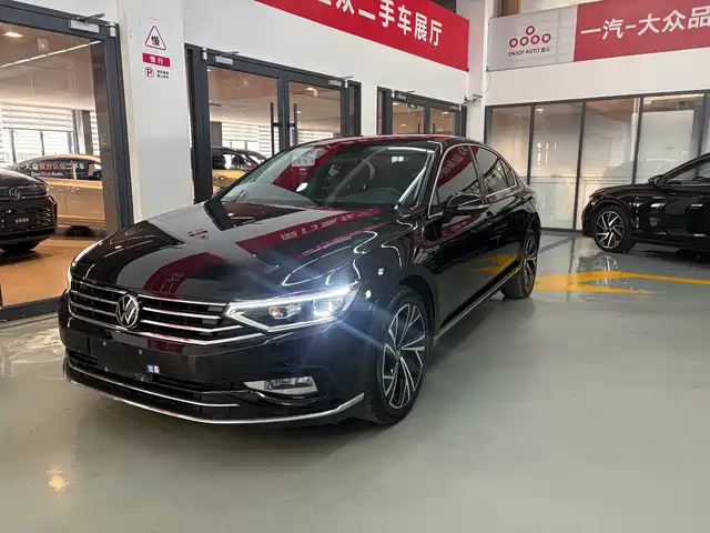Volkswagen Magotan 2020 330TSI DSG Luxury — фото 1
