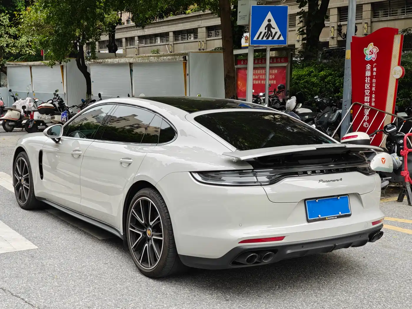 PORSCHE PANAMERA