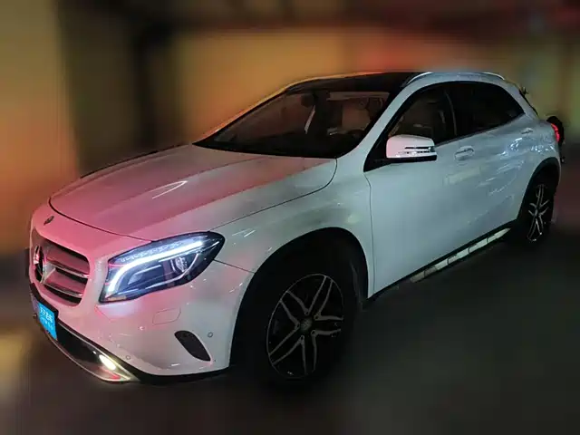 Mercedes-Benz GLA 2016 GLA 200 Fashion — фото 1