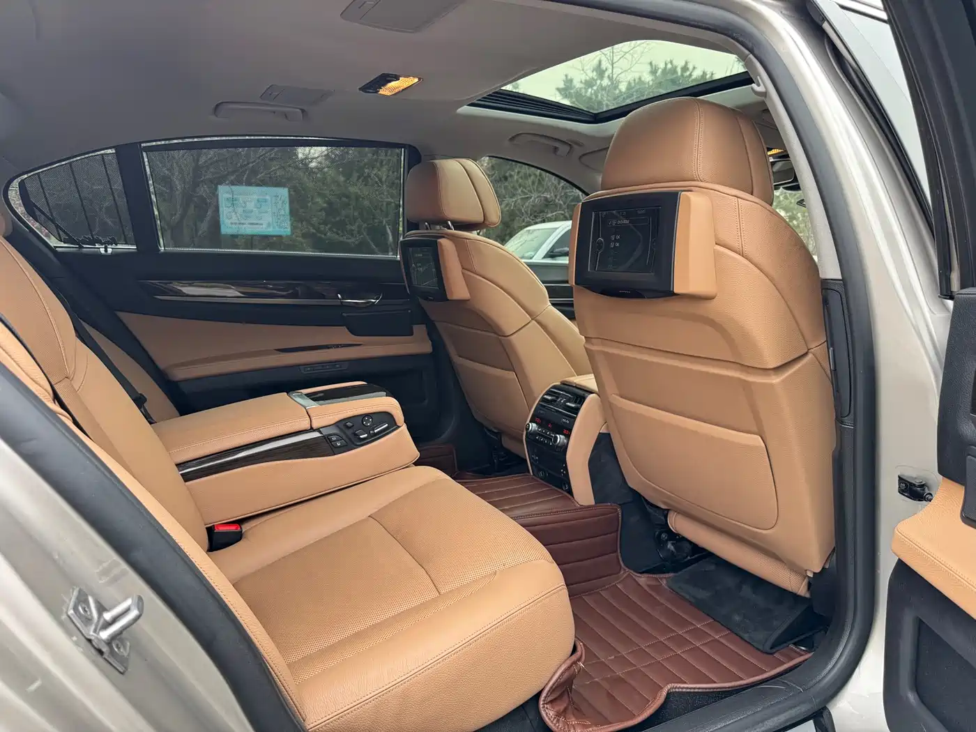 BMW 7 Series 2009 740Li Luxury фото 21