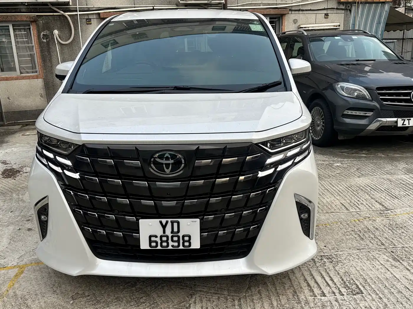 Toyota Alphard 2025 Hybrid 2.5L Ultimate Gold Edition фото 12