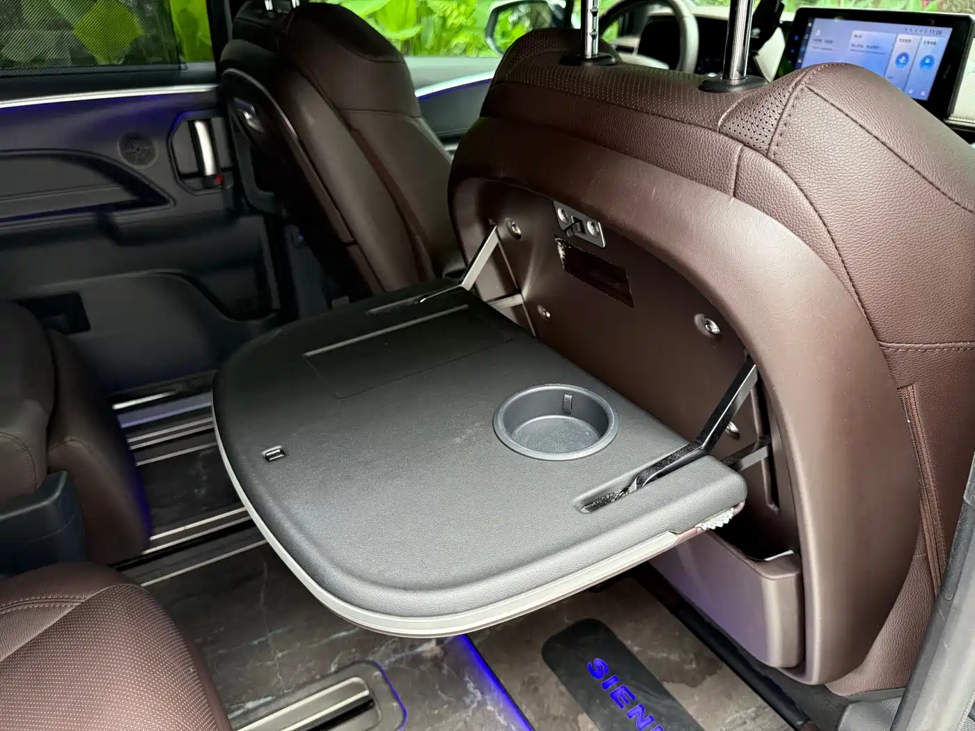 Toyota Sienna 2021 2.5L Hybrid Platinum Edition фото 19
