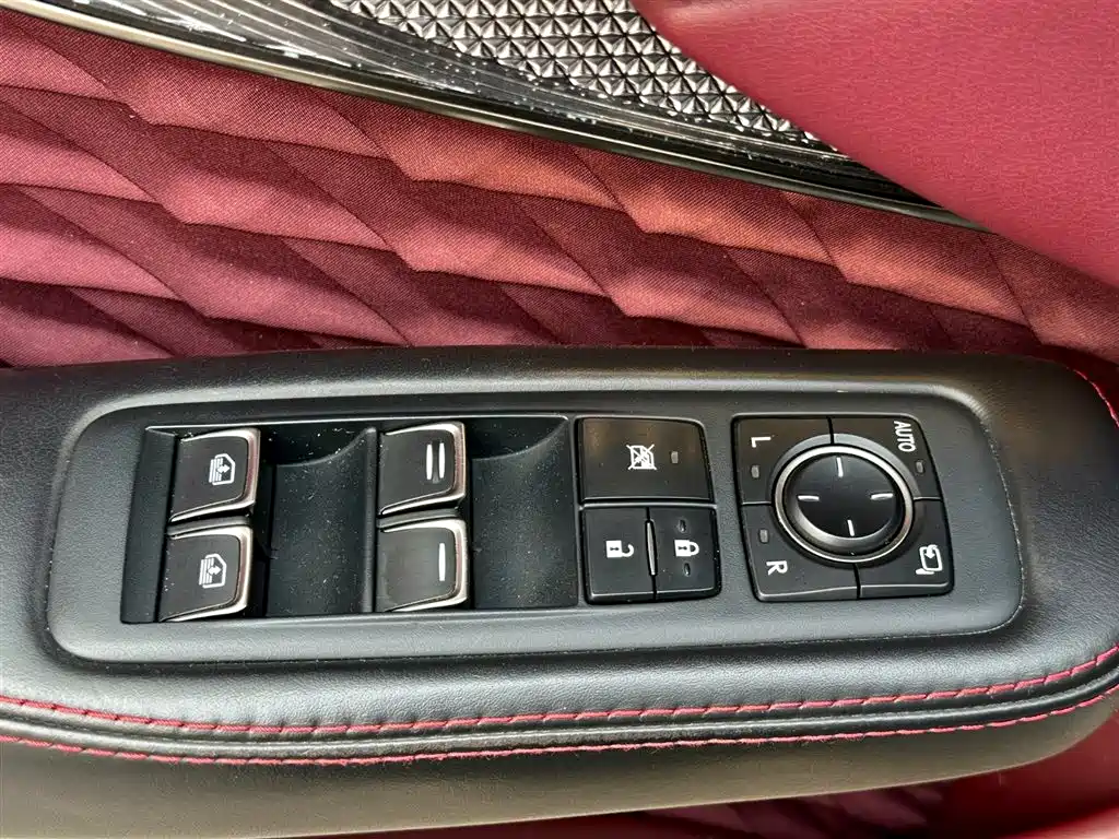 Lexus LS 2018 500h Executive Edition China VI фото 21