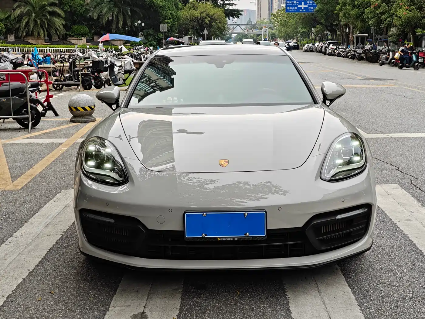 PORSCHE PANAMERA