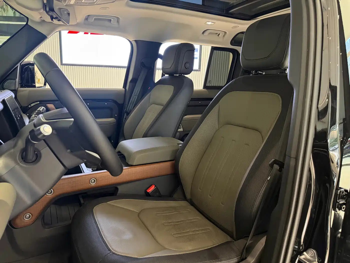 Land Rover Defender 2022 110 P400 X-DYNAMIC HSE фото 7