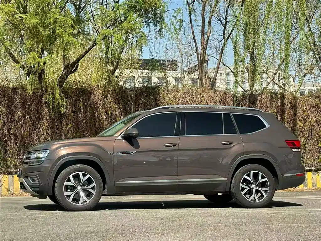 Volkswagen Teramont 2019 380TSI 4WD Luxury Edition China VI фото 4