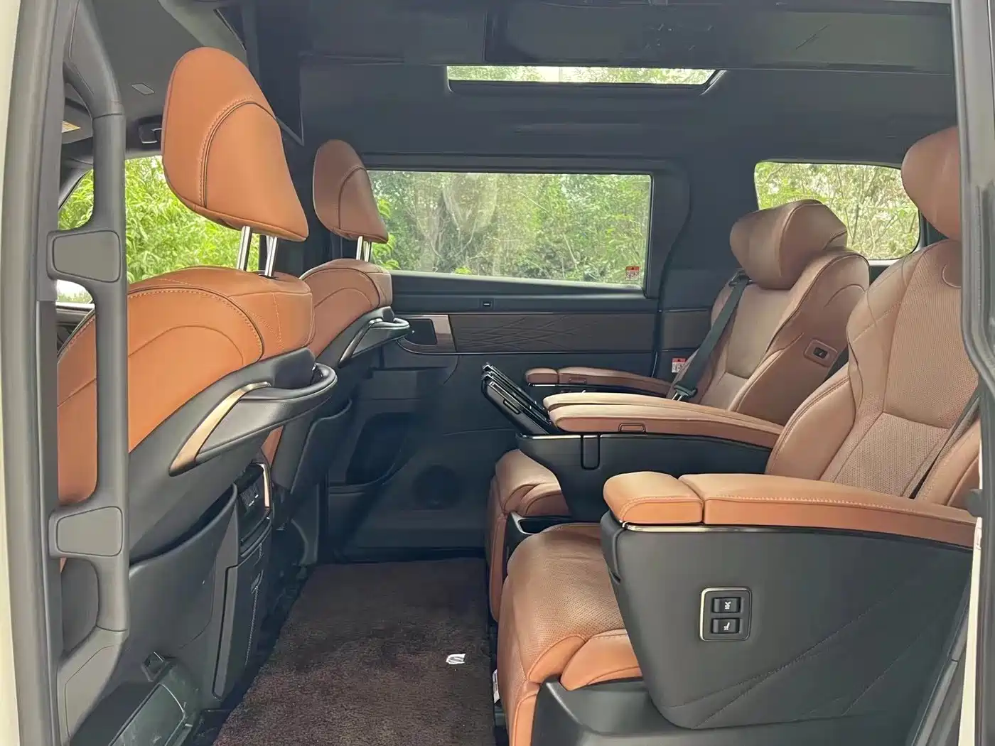Toyota Alphard 2024 Hybrid 2.5L Ultimate Enjoyment Edition фото 6