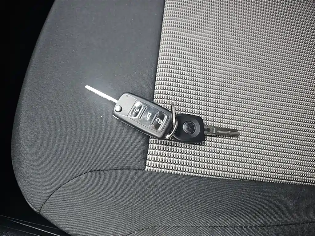 Volkswagen Polo 2016 1.4L Automatic Trend фото 9