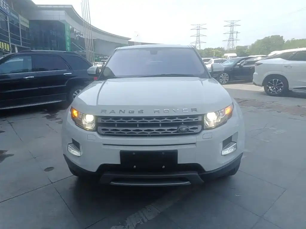 Land Rover Range Rover Evoque 2015 2.0T 5-Door Intelligent Edition фото 3