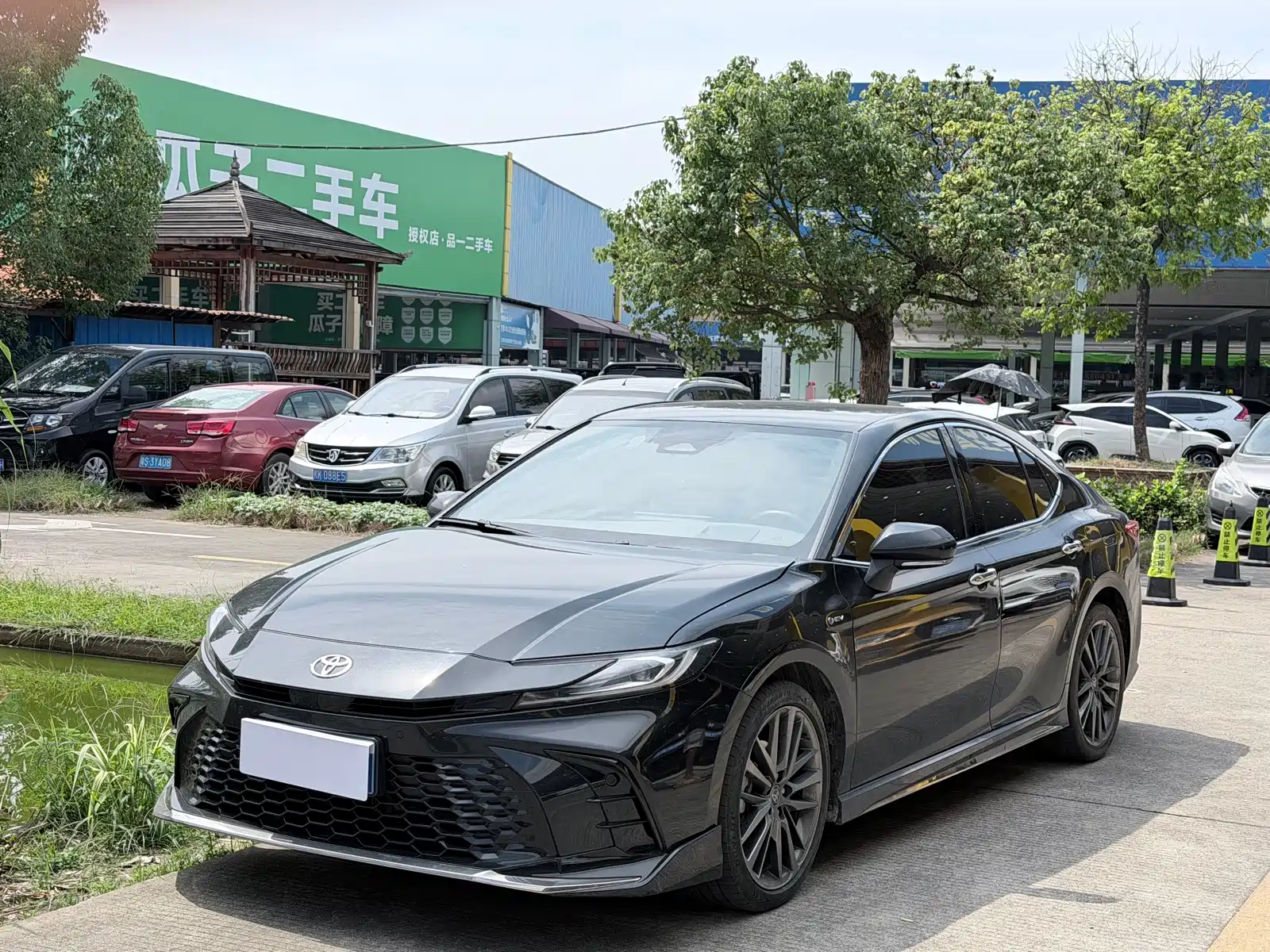 Фото 1 - Toyota Camry