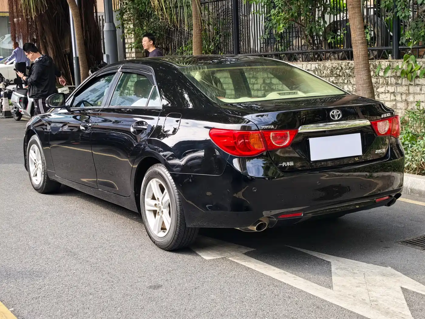 Toyota Reiz 2010 2.5S Elegance Elite Edition фото 6
