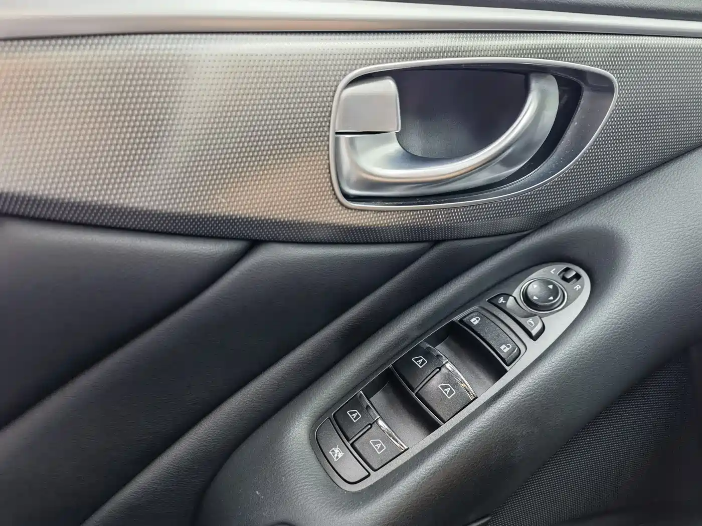 Фото 16 - Infiniti Q50L