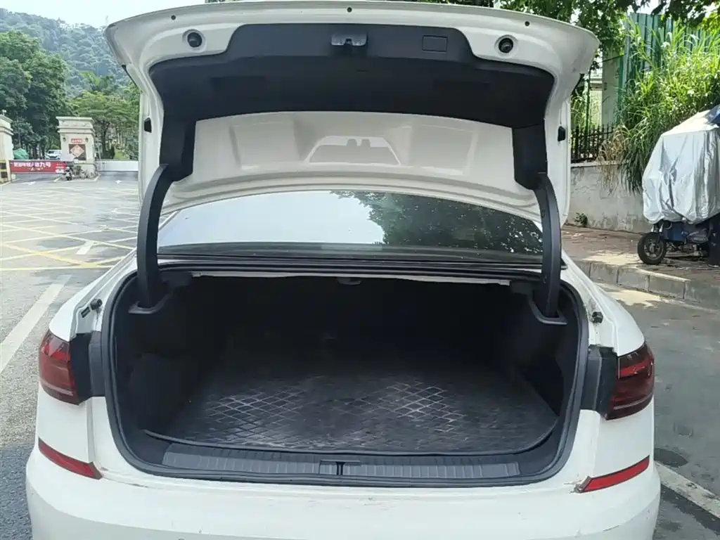 Volkswagen Passat New Energy 2022 430PHEV Hybrid Luxury Edition фото 19