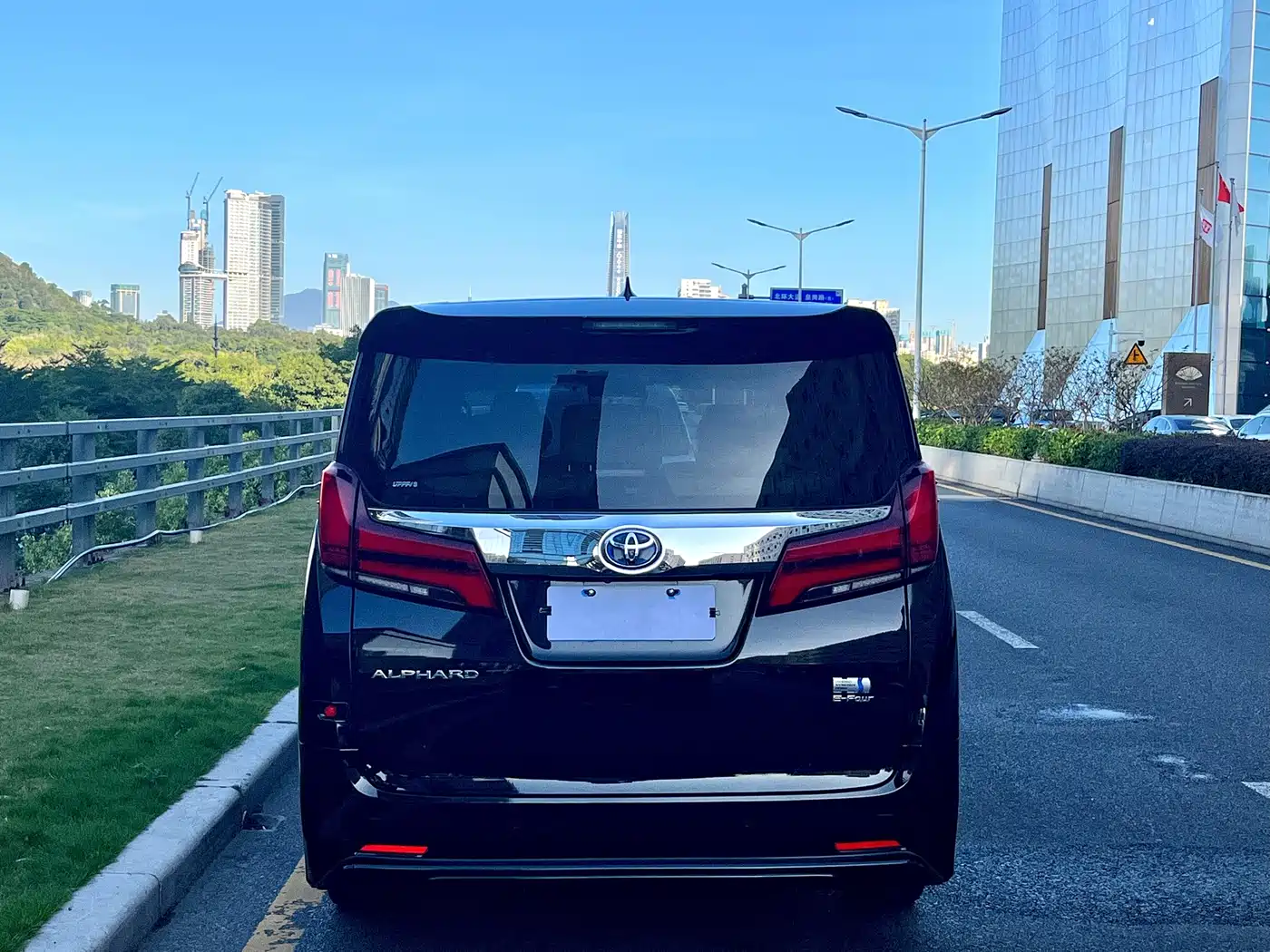 Toyota Alphard 2020 Hybrid 2.5L Luxury Edition фото 5
