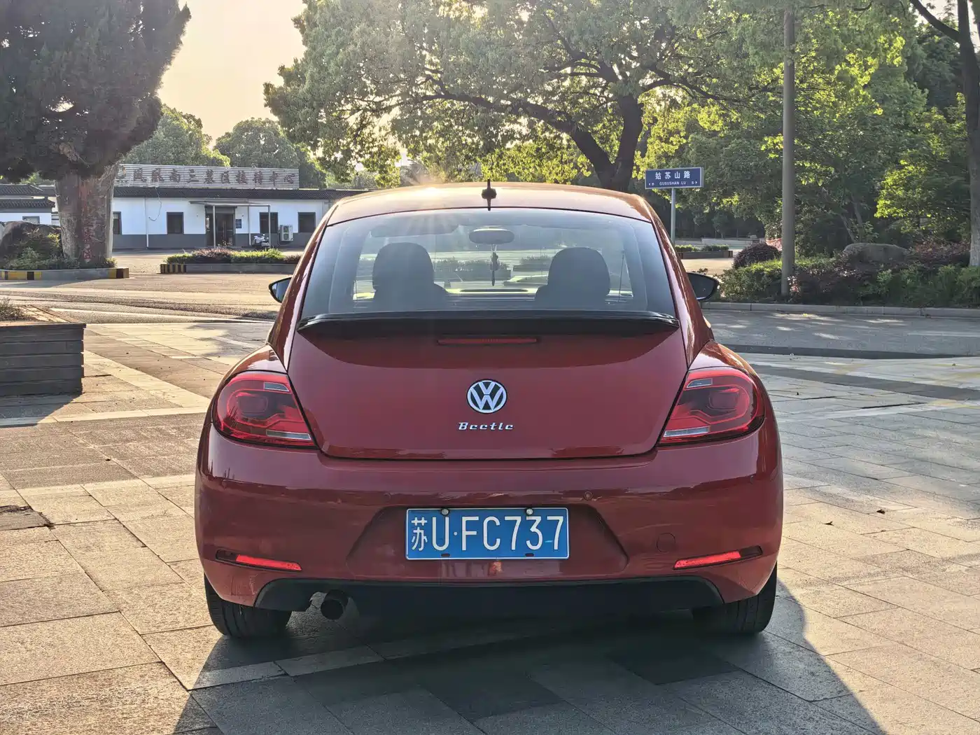 Volkswagen Beetle 2016 Model 180TSI Club Edition фото 6