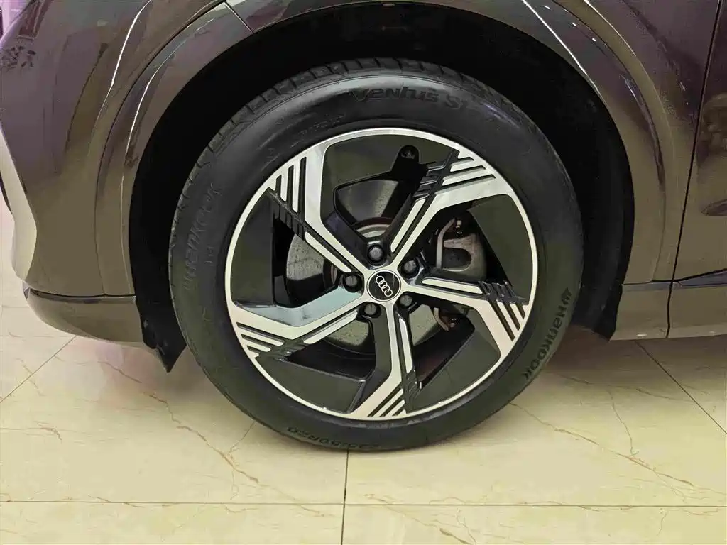Audi Q4 e-tron 2022 2022 50 e-tron quattro Innovation Edition