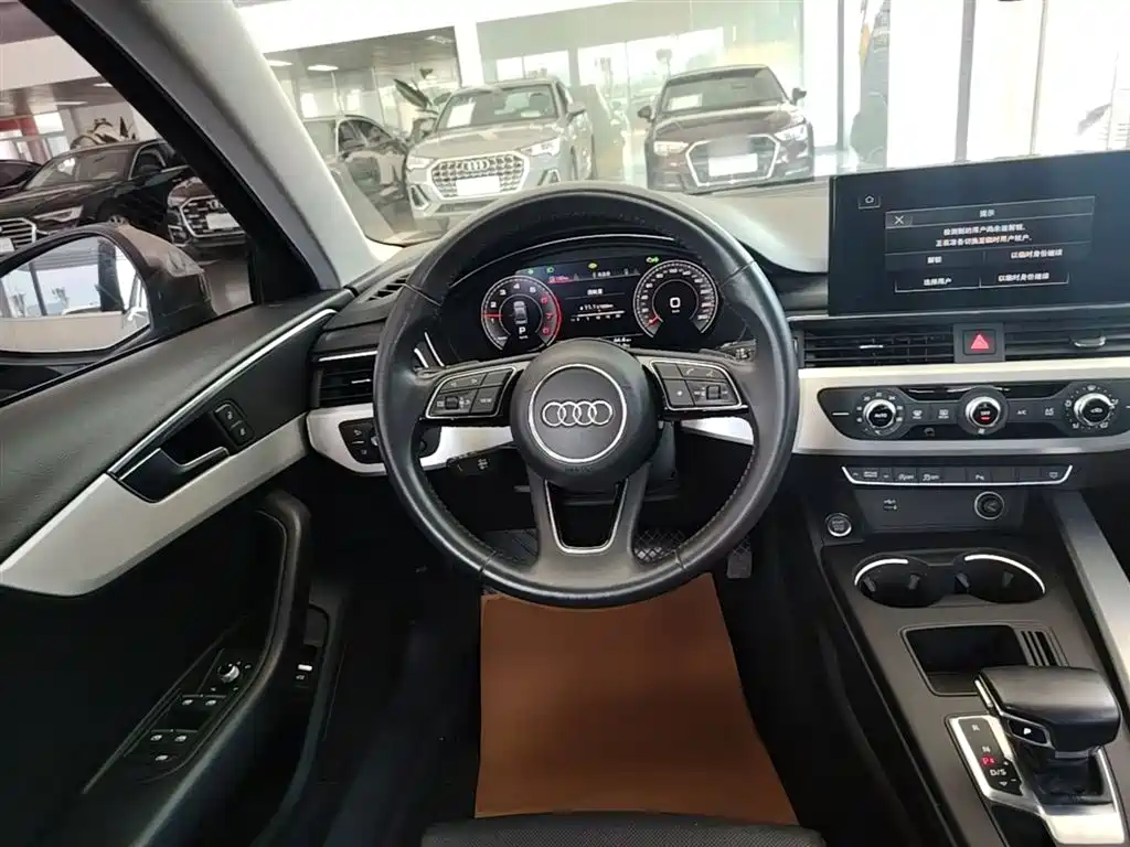 Фото 11 - Audi A4L