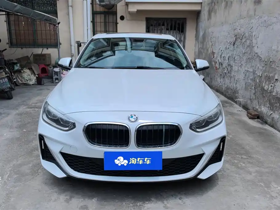 BMW 1 Series 2019 118i M Sport Package фото 2