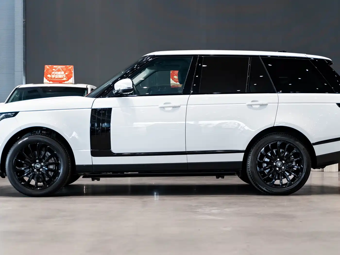 Land Rover Range Rover 2018 3.0 SC V6 Golden Age Edition фото 4