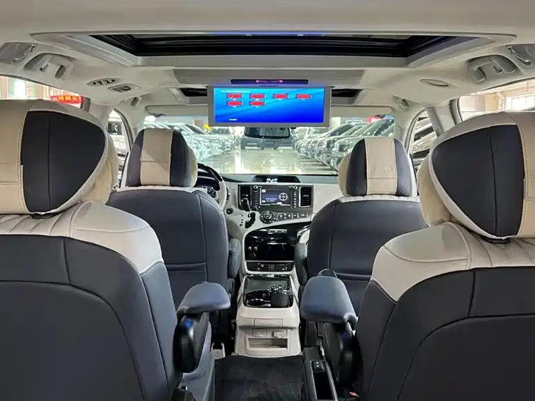 Toyota Sienna 2013 3.5L 4WD Automatic фото 16