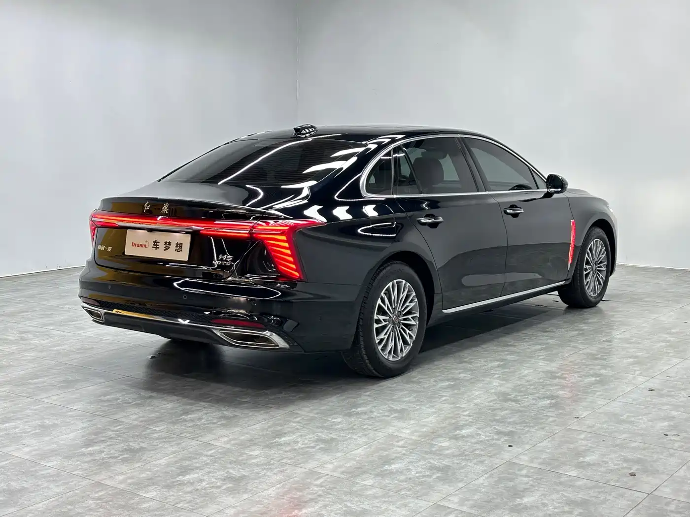 Hongqi H5 2024 2.0T Automatic Smart Connect Flag Enjoy Edition фото 4