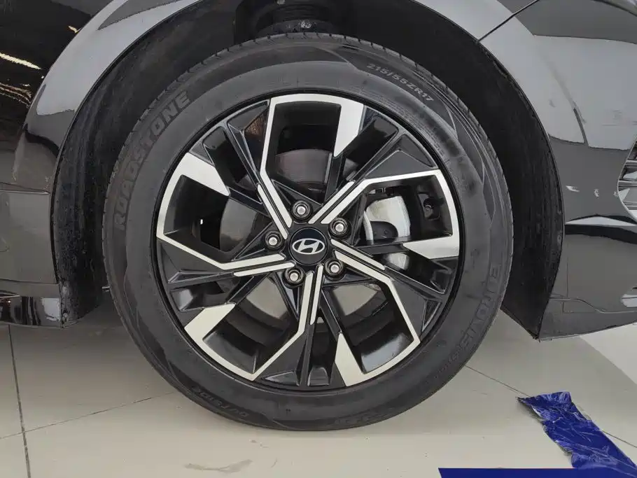 Photo 6 - Hyundai Sonata