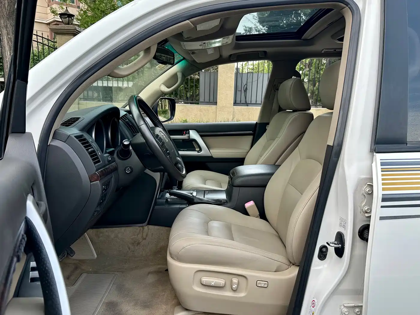 Toyota Land Cruiser 2010 Model 4.7L Automatic VX фото 4