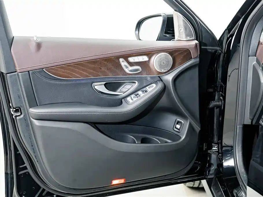 Mercedes-Benz GLC 2020 Facelift GLC 260 L 4MATIC Luxury фото 16
