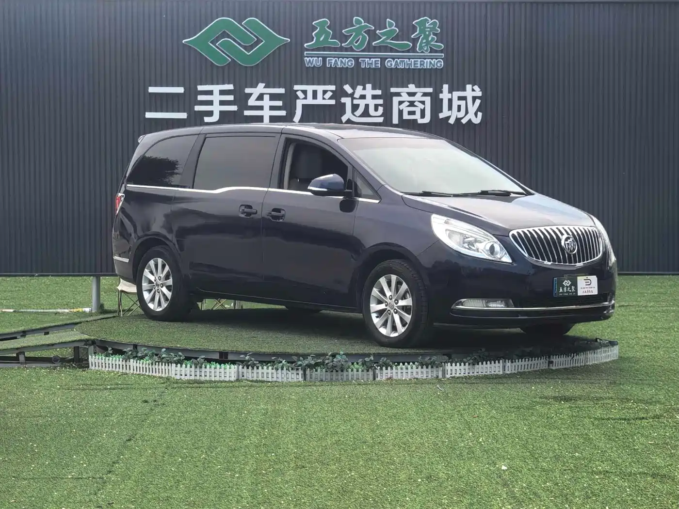 Buick GL8 2011 2.4L CT Luxury Business Comfort Edition фото 5
