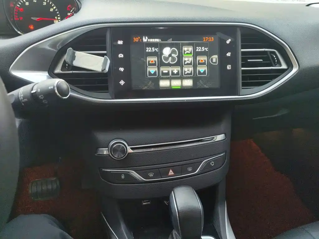 Фото 9 - Peugeot 308S