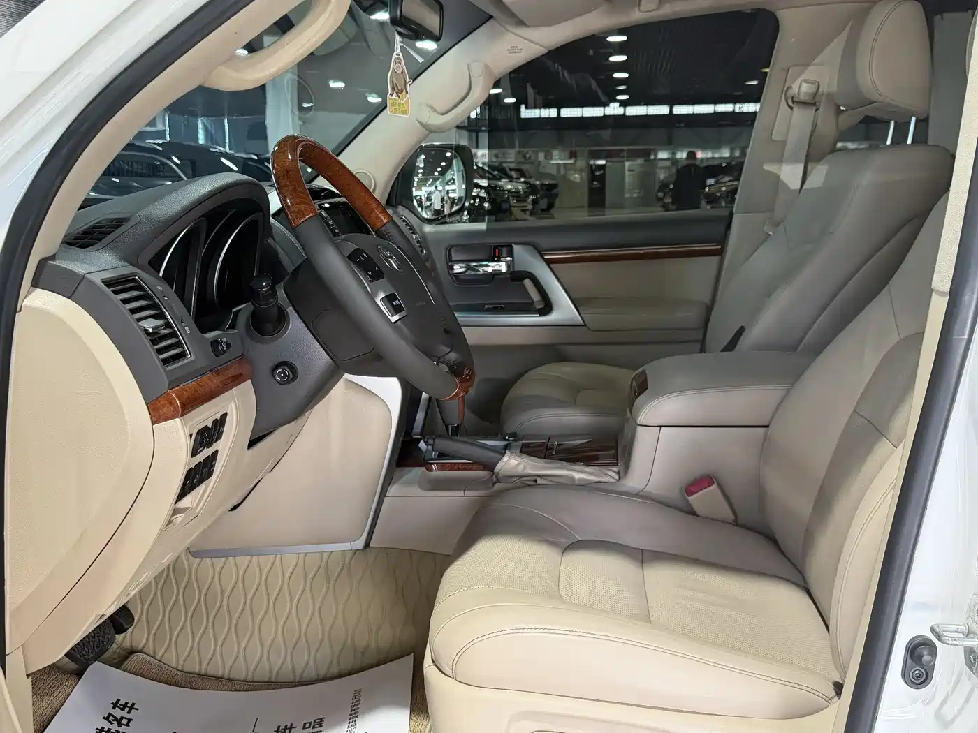 Toyota Land Cruiser 2012 4.6L Automatic VX-R фото 5