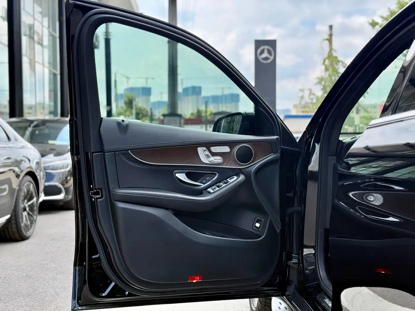 Mercedes-Benz GLC 2017 GLC 300 4MATIC Dynamic фото 16