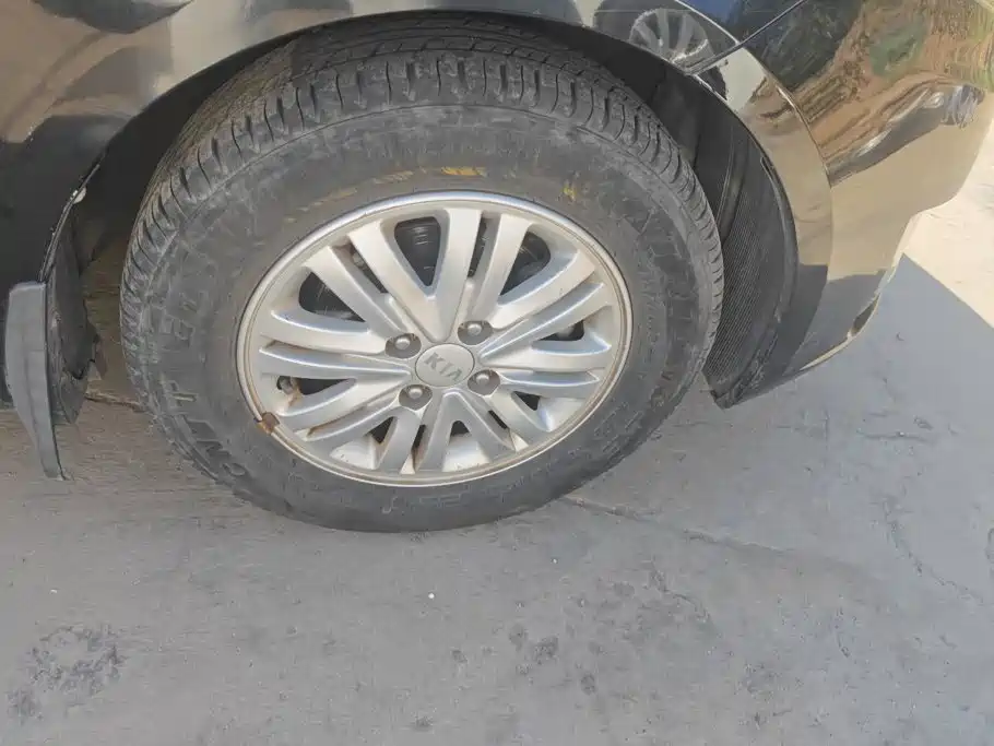 Kia K2 2013 2012 Sedan 1.4L MT GLS Commemorative Edition