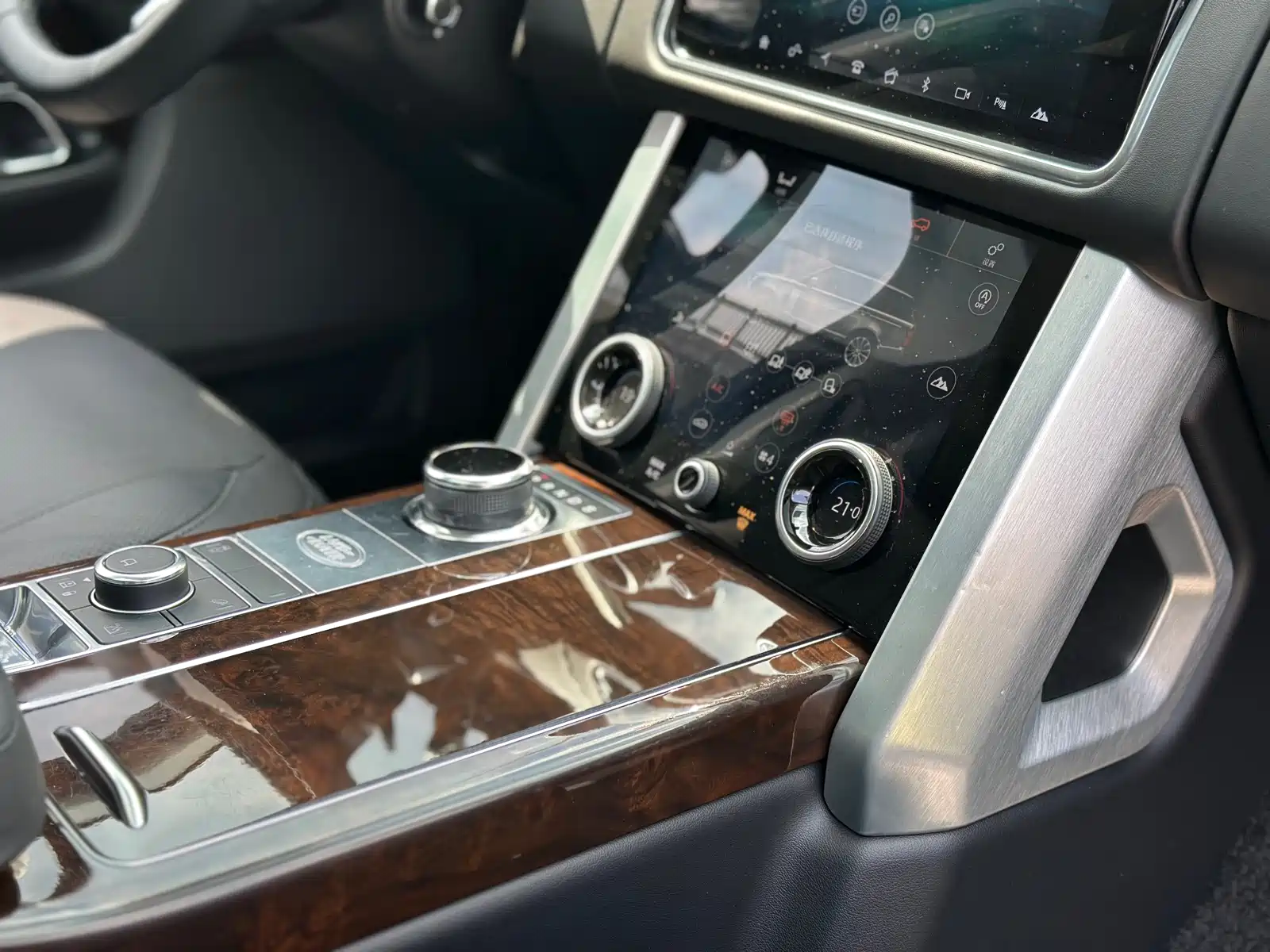 Photo 14 - Land Rover Range Rover