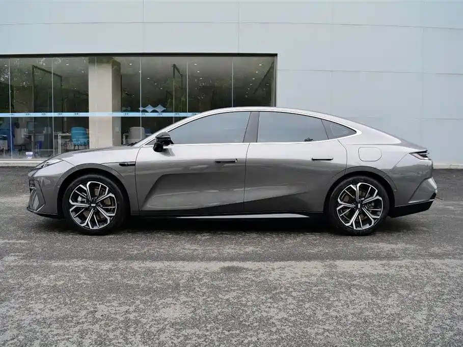 2025 Geely Galaxy Galaxy E8