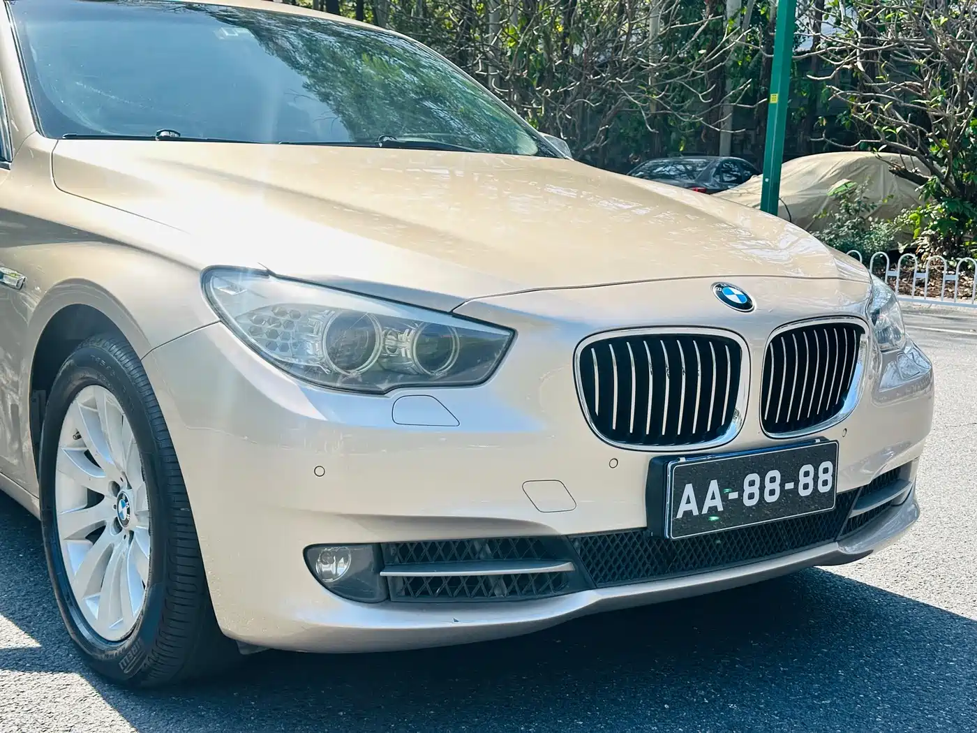 BMW 5 Series GT 2010 535i Leading Model фото 11