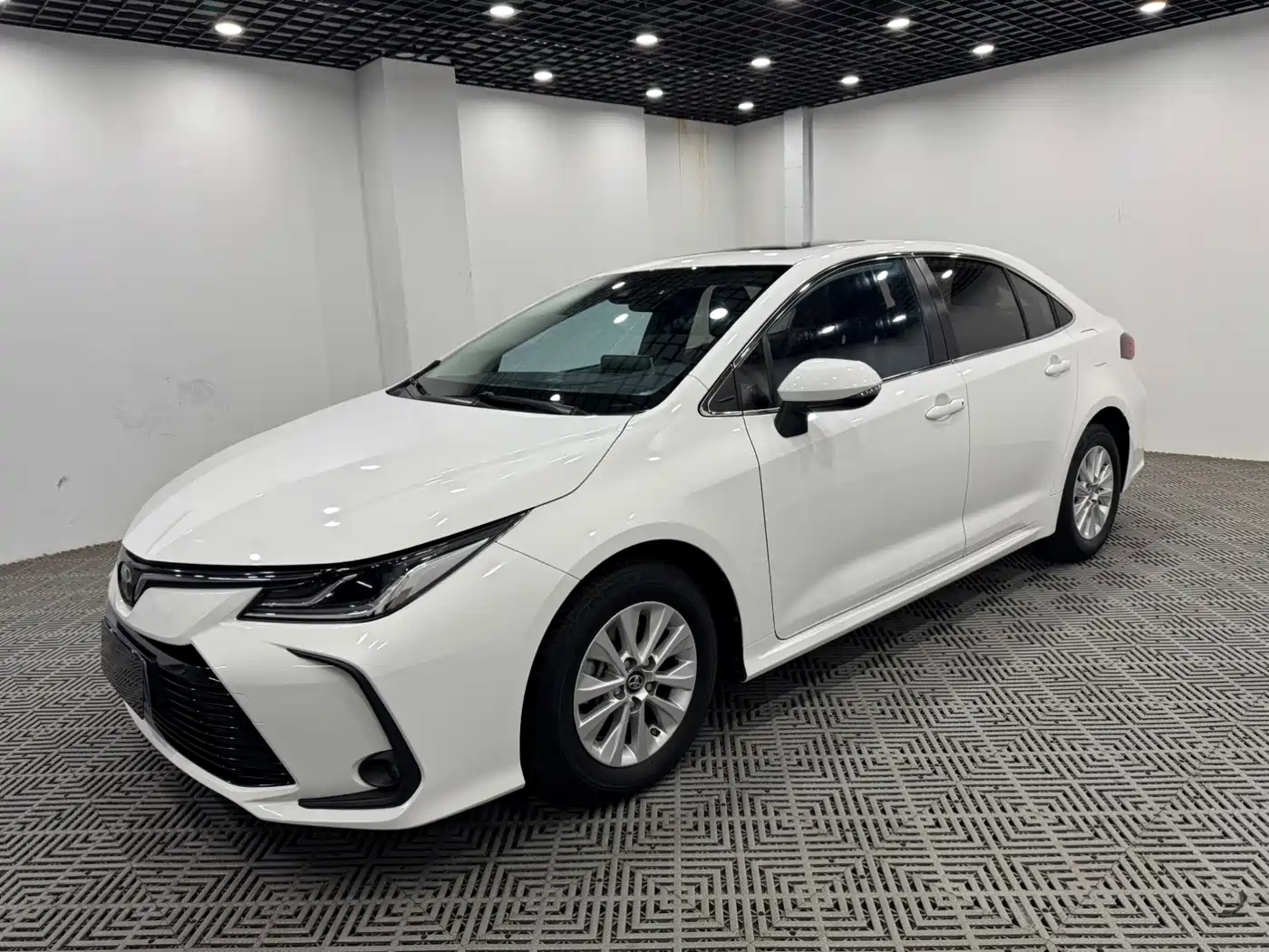 Toyota Corolla 2021 TNGA 1.5L CVT Elite Edition фото 3
