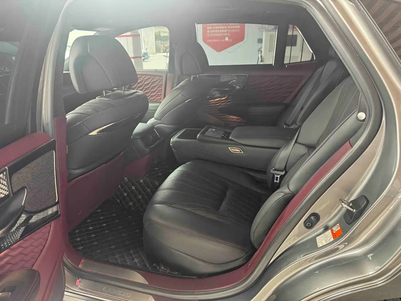 Lexus LS 2021 500h Executive Edition фото 5