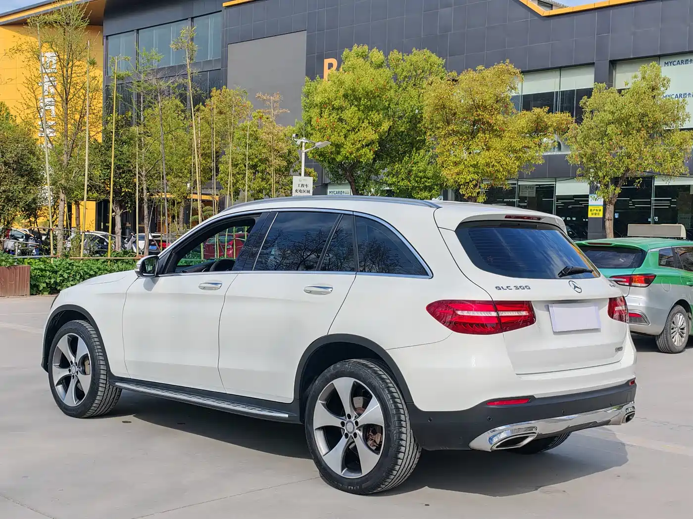 Mercedes-Benz GLC 2016 GLC 300 4MATIC Luxury фото 4