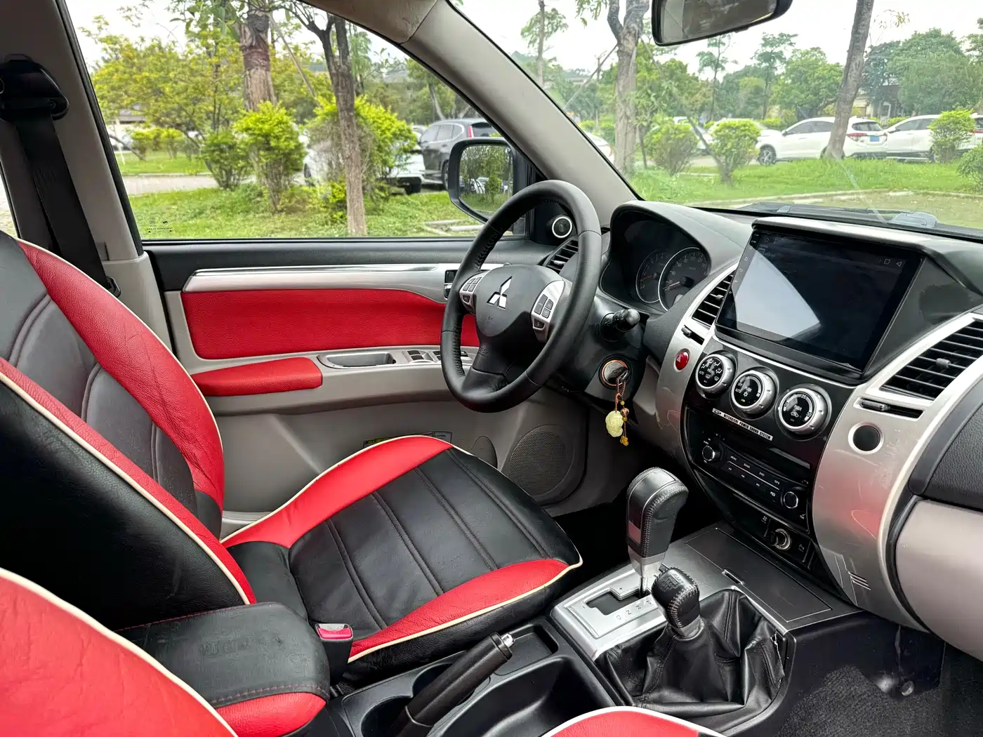 Mitsubishi Pajero Sport 2013 3.0L AWD Executive фото 8